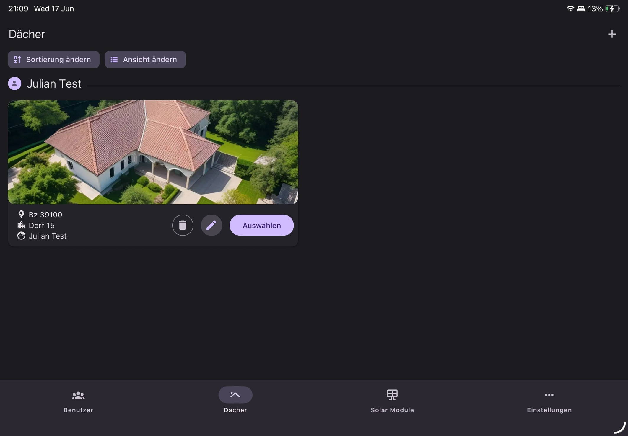 SolarPlaner dark editor with roof image, panel grid and configuration controls